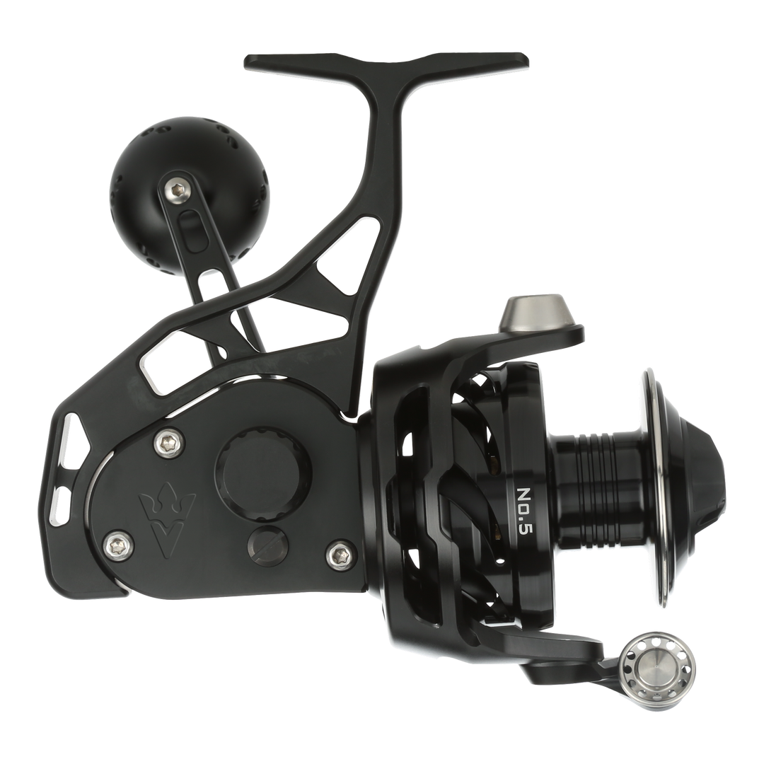 Visser PierMaster Series bail-less spinning reel in black, product view 3
